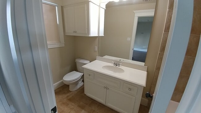 Photo - 1345 Heights Blvd Unidad B