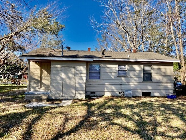 Photo - Biloxi 3 Bedroom