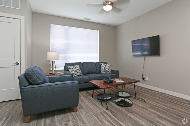 2BR, 2BA - 1027 SF