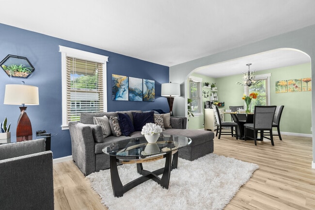 Photo - 302 E Wilson Ave