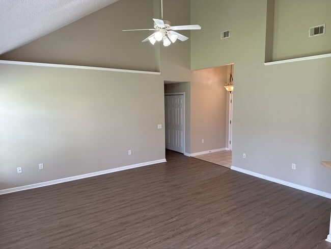 Photo - 99 Lancaster Way