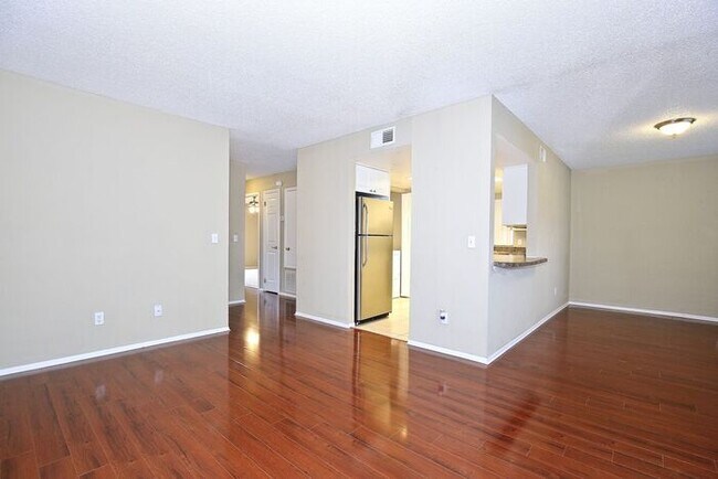 Photo - Beautiful 2/2 Condo with Full Lawn Care Included Located in Hawthorne Village – Orlando!