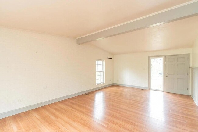 Photo - 203 Hathaway Dr