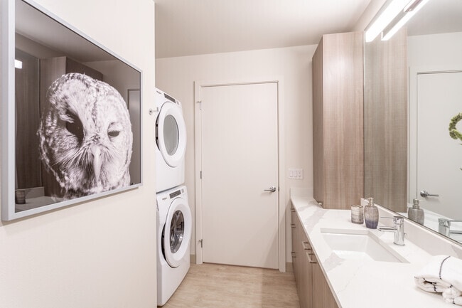 1BR, 1BA - 705 SF