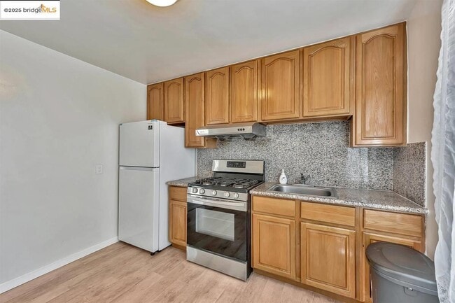 Building Photo - 1715 9th Ave Unit C Rental