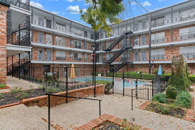 8401 N New Braunfels Ave Unidad 240