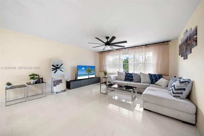 Photo - 1330 NE 105th St Unidad 301