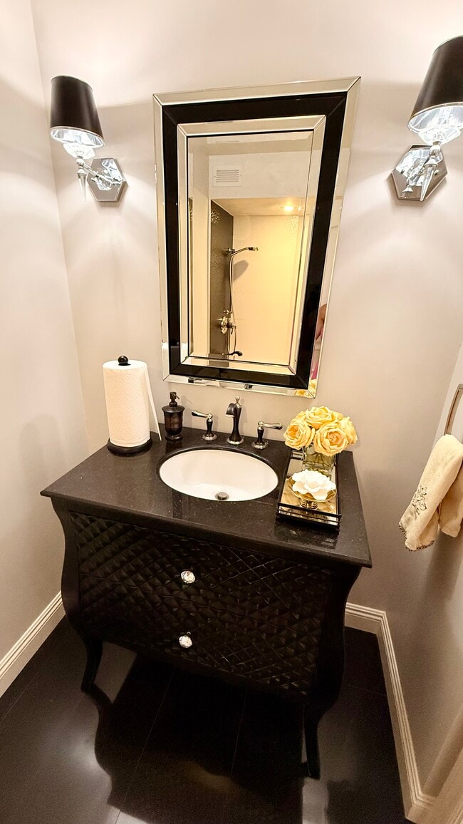 Photo - 222 Monterey Rd Unidad 904