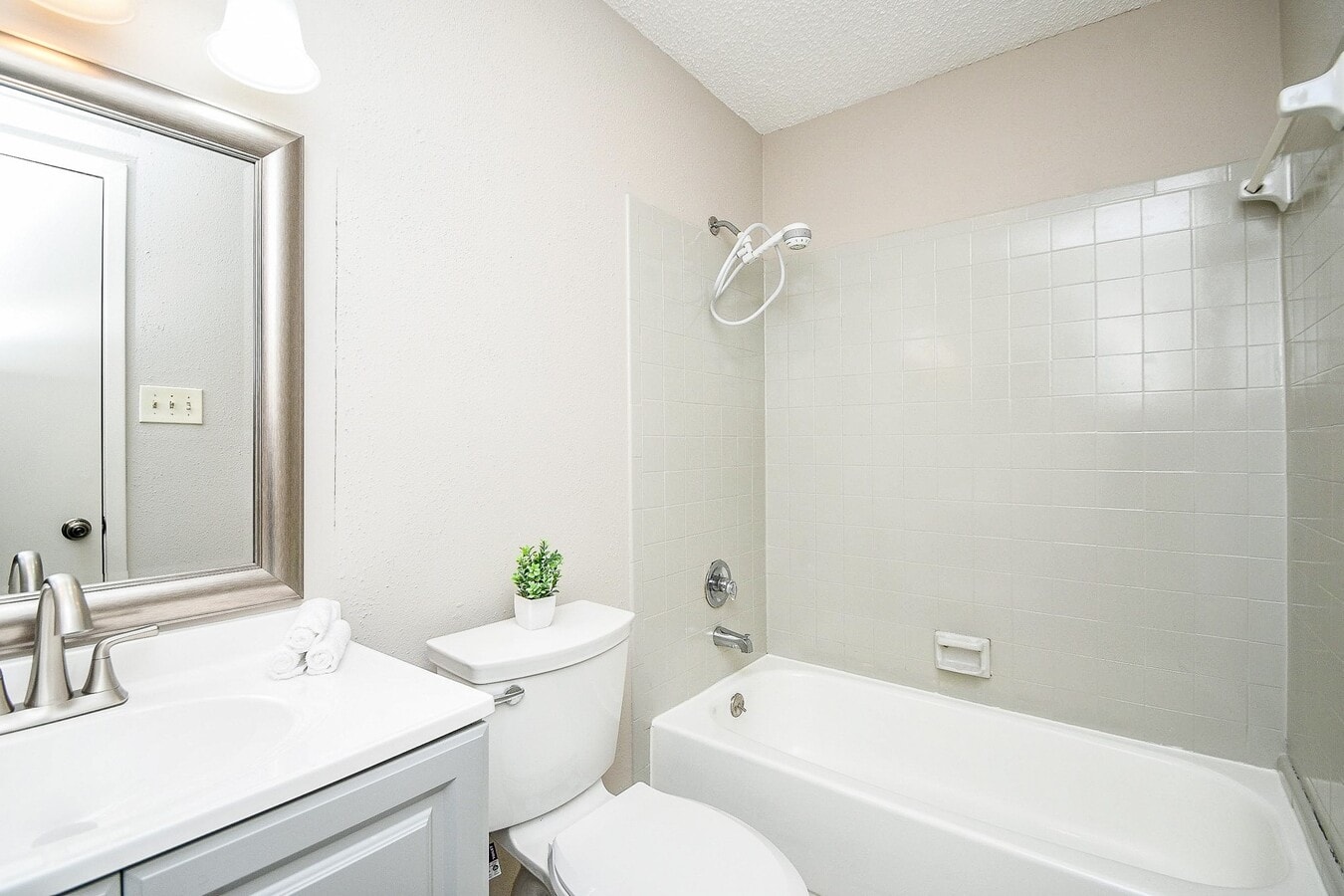 Photo - 17331 Red Oak Dr Unit 24