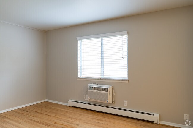 2BR, 1BR - The Sheridan - 928SF - Ivanhoe