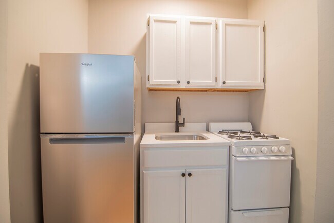 Photo - 1414 W Pratt Blvd Unit 220