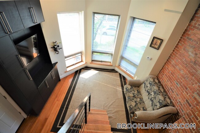 Photo - 1689 Beacon St Unit 8