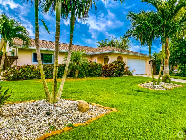Building Photo - 4300 Beach Dr SE Rental