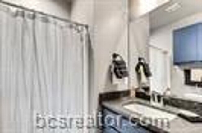 Photo - 1451 Associates Ave Unidad Carter Creek Condos