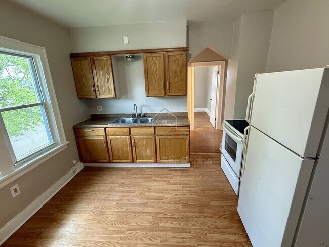 Photo - 656 Hammel St