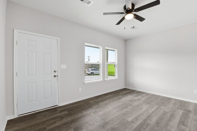 Photo - 2521 Maple St