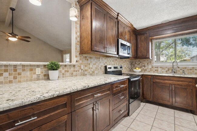 Photo - 15815 Crystal Grove Dr