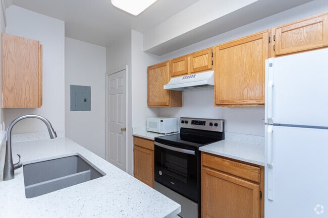1BR, 1BA - 765SF - Kitchen