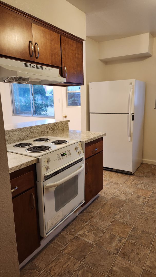 Photo - Wonderful 3 bedroom home close to schools and shopping!