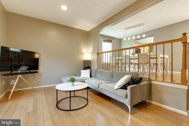 Photo - 3400 Oak W Dr