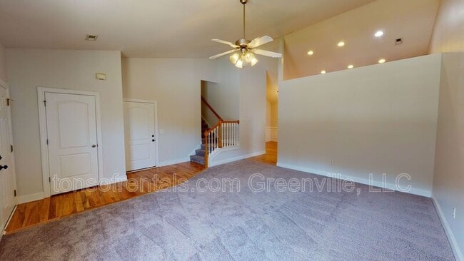 Photo - 939 Squires Pt