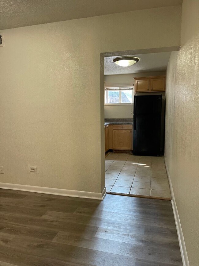 Photo - 250 Little St