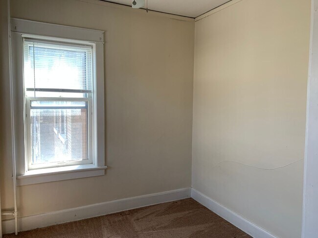Photo - 719 E Knapp St
