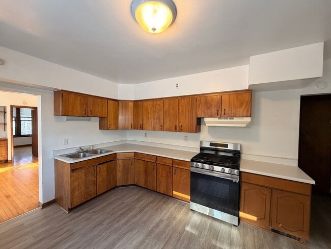 Building Photo - 3232 N Bartlett Ave Unit 1 (Lower)