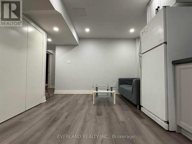 Photo - 10 Damian Dr