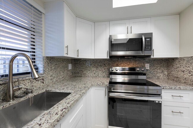 2735 SW 31st Pl