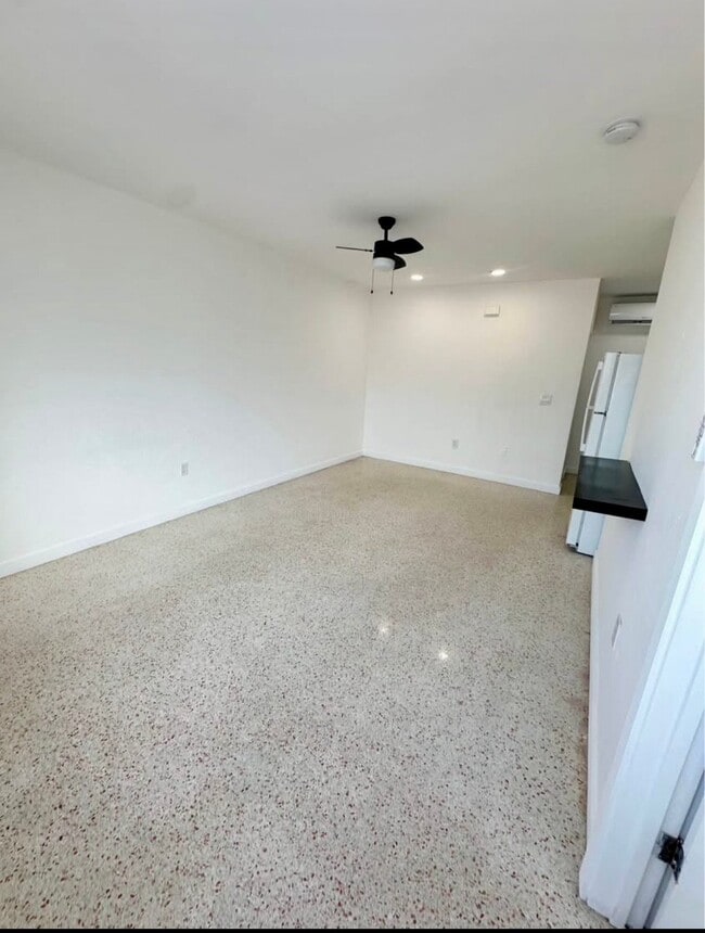 Photo - 401 SW 8th Ct Unit Apt. 2