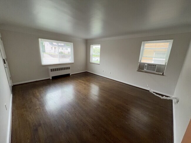 Photo - 3089 Glenmore Ave