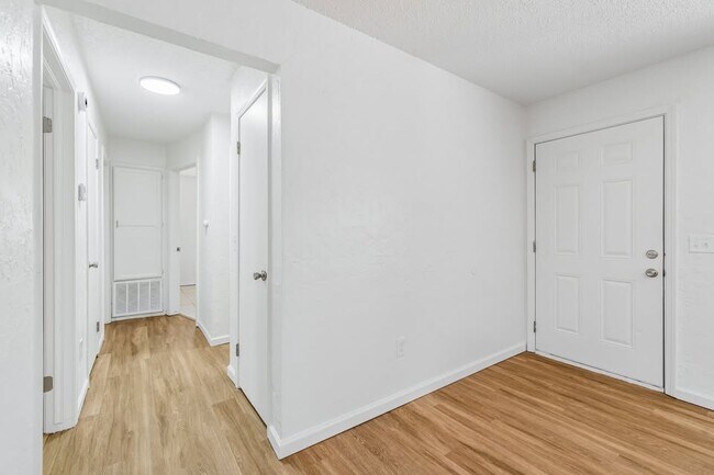 Photo - 601 N Idaho Ave