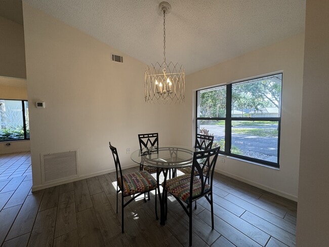 Photo - 263 Southampton Dr