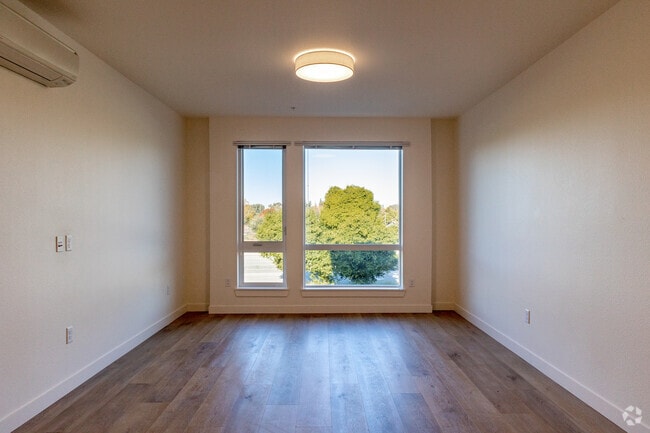 2BR, 1BA - 890SF