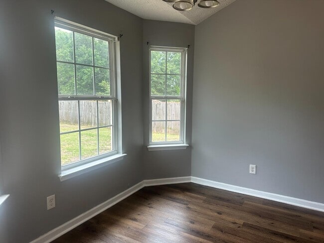 Photo - 9 Oakwood Dr