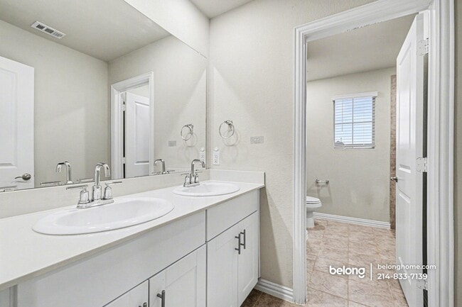 Photo - 3416 Kingsview Dr