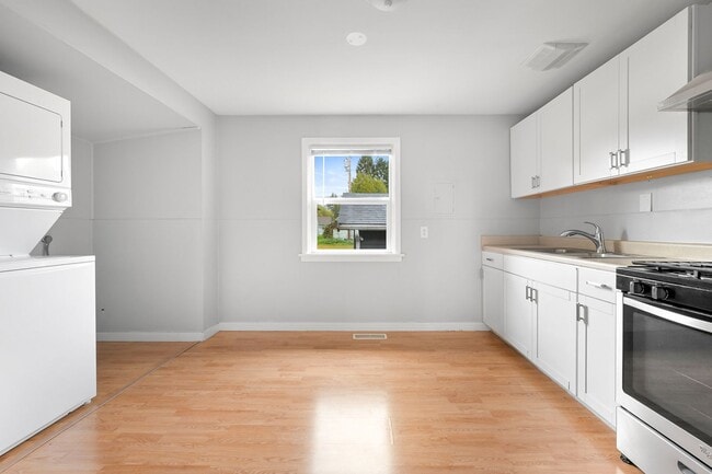 Photo - 2 Bedroom, 1 Bathroom Available Now!