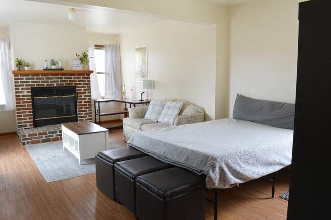 Photo - 37 Williamsburg Court