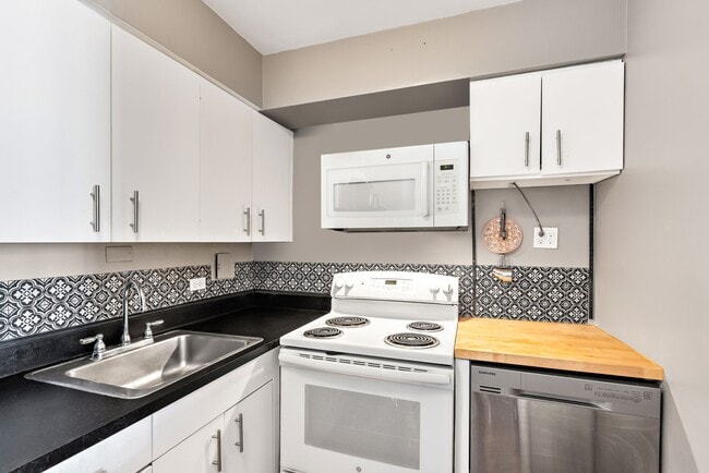Photo - 42 E Superior St Unit 9F