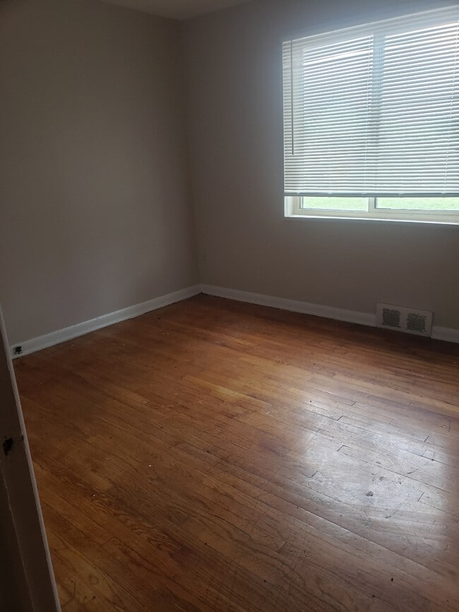 Photo - 9401 Burt Rd