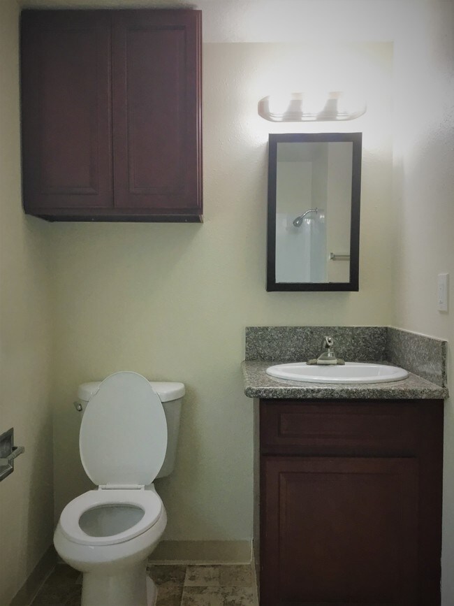 3HABITACIONES, 1BAÑO: CUARTO DE BAÑO