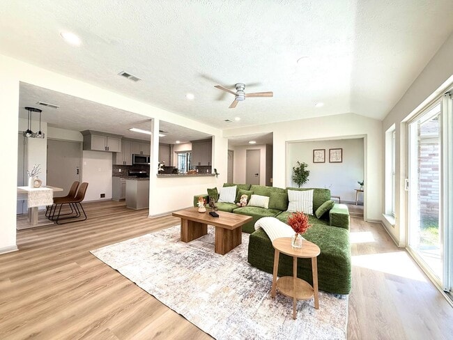 3826 Manordale Dr