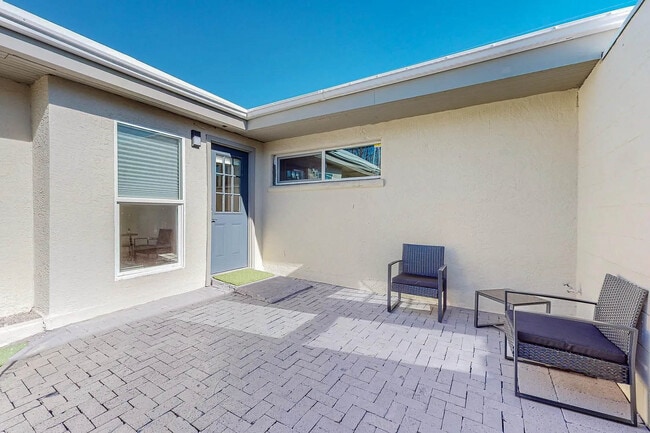 Photo - 724 Truman St NE