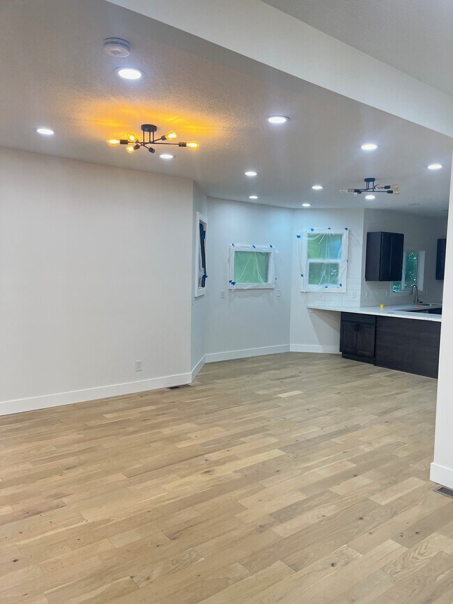 Photo - 636 NE Prescott St