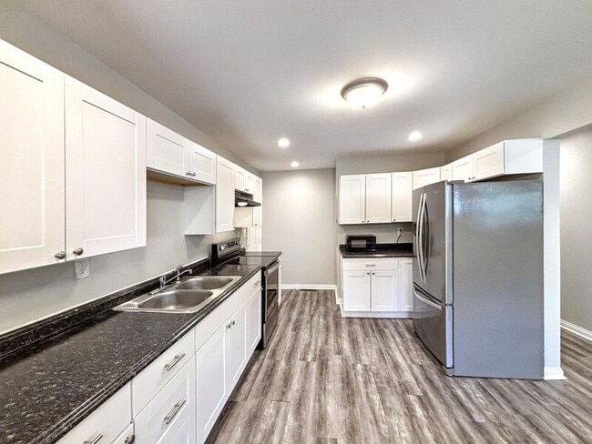 Photo - 1814 Portland St