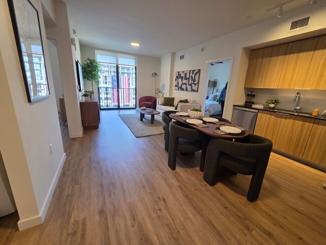 Photo - 751 E 28th St Unit B1