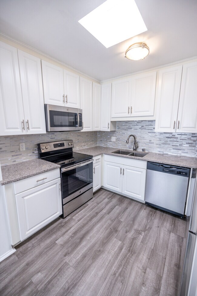 1737 Glendon Ave Unit 5