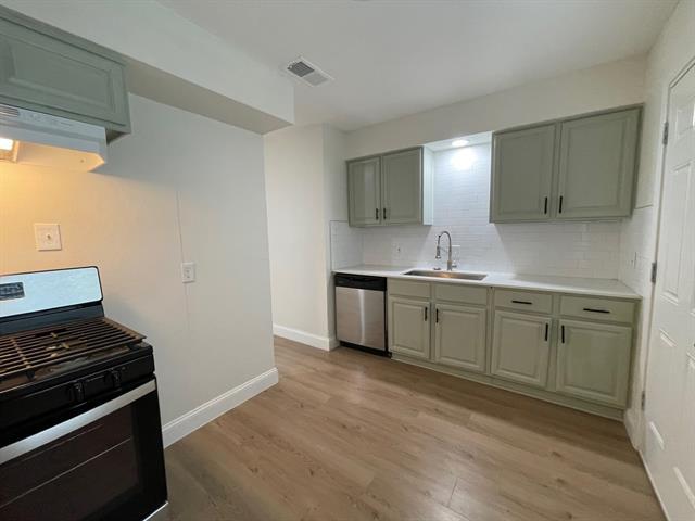 Photo - 208 Hosack St