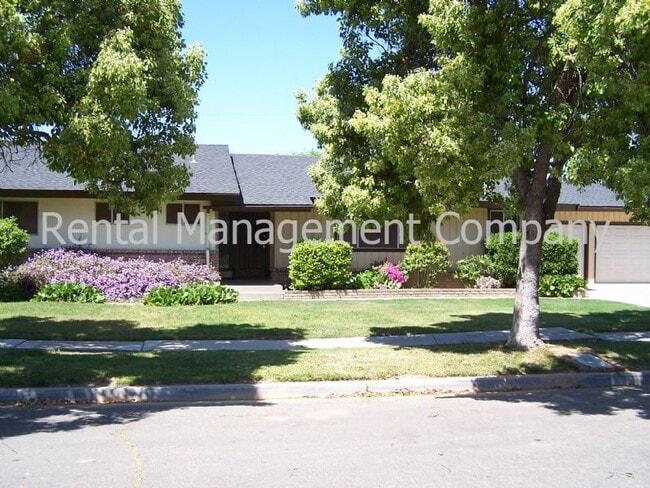 Building Photo - Located in the Bullard School district and... Rental